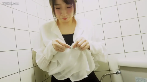 站姿 · 白衬衫 · 上半身 · トイレ · ボタンを外す