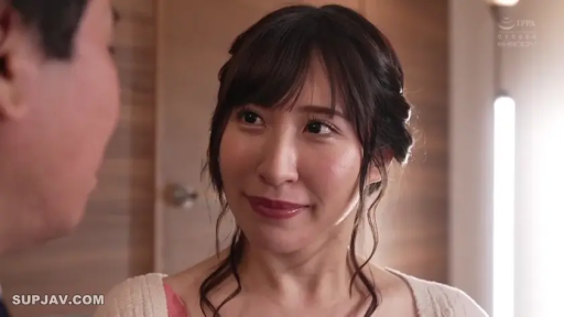 室内 · 脸部特写 · 微笑 · 注视 · 针织衫 · 面对面 · 日本AV