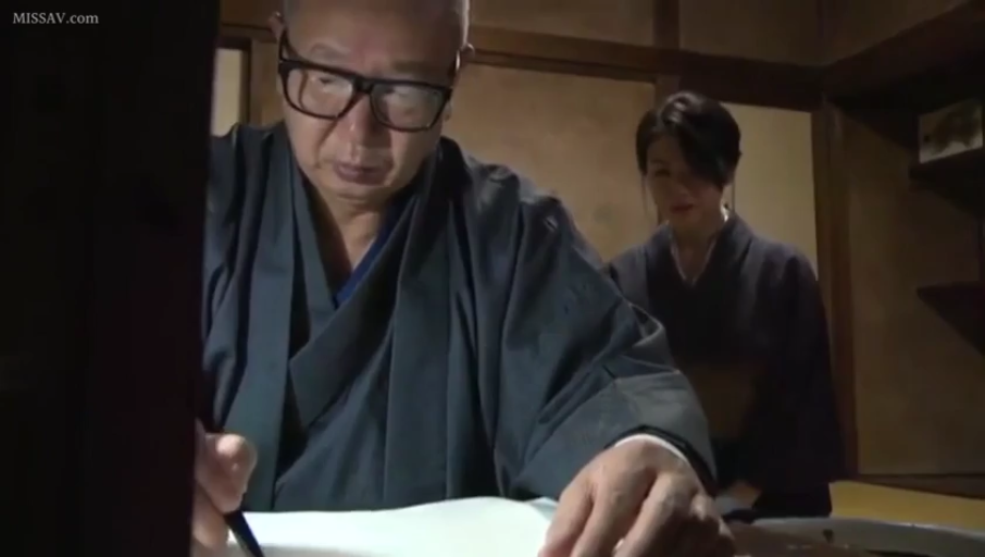 Sitting Posture · Glasses · 专注 · Japanese-style room · 上半身 · Mature woman · 和服 · 书写