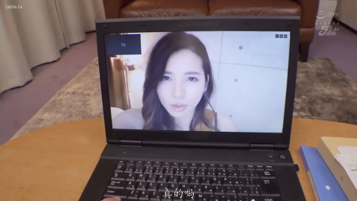 Sitting Posture · 面部 · 平静 · Laptop · Room · 第一人称 · Strap · 视频聊天