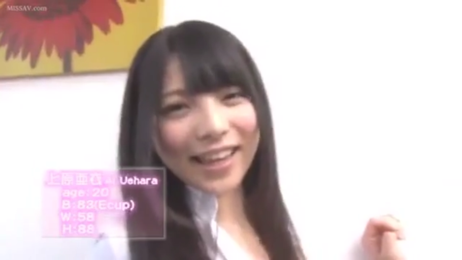 单人 · 面部 · 蕾丝内衣 · 仰卧 · 注视 · 诱惑 · 红色沙发