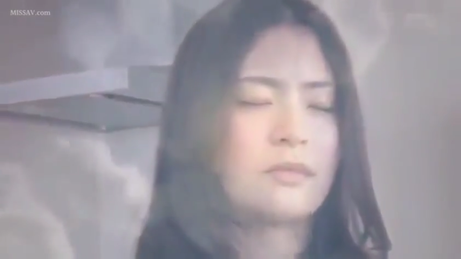 脸部特写 · 浴室 · 裸体 · 正面