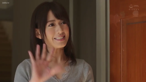 室内 · 交谈 · 站立 · 面部特写 · 中文字幕 · 针织衫 · 忧虑