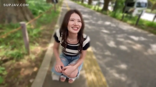 Squat position · 全景 · 大笑 · 条纹T恤 · 林荫大道 · 向前奔跑 · 清纯户外