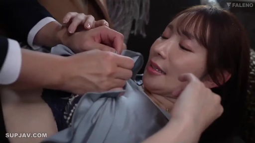 Indoor · Hazy · Supine · 内衣 · 上半身特写 · 脱衣 · JAV