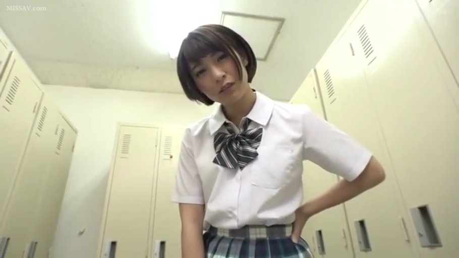 第一人称视角 · 半身 · 更衣室 · 储物柜 · JK制服 · 俯视 · 叉腰 · 蔑视