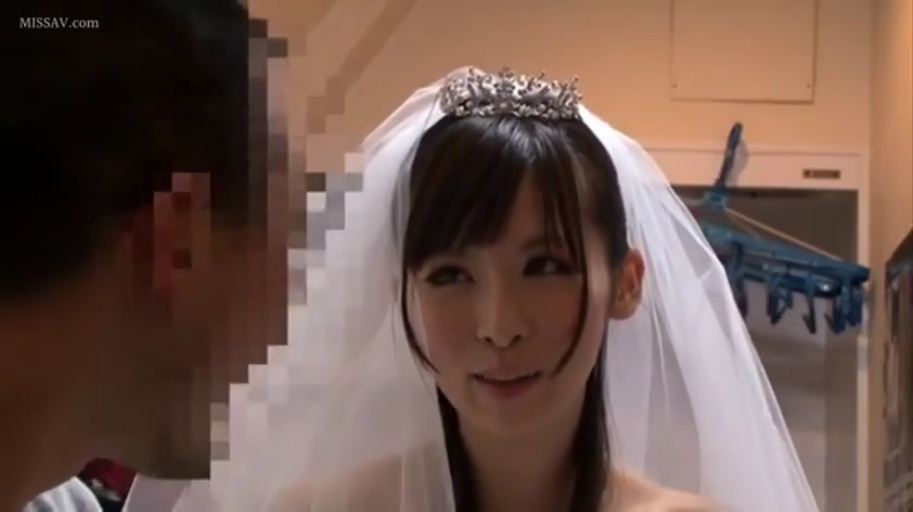 室内 · 脸部 · 马赛克 · 微笑 · 交流 · 对坐 · 头饰 · 婚纱