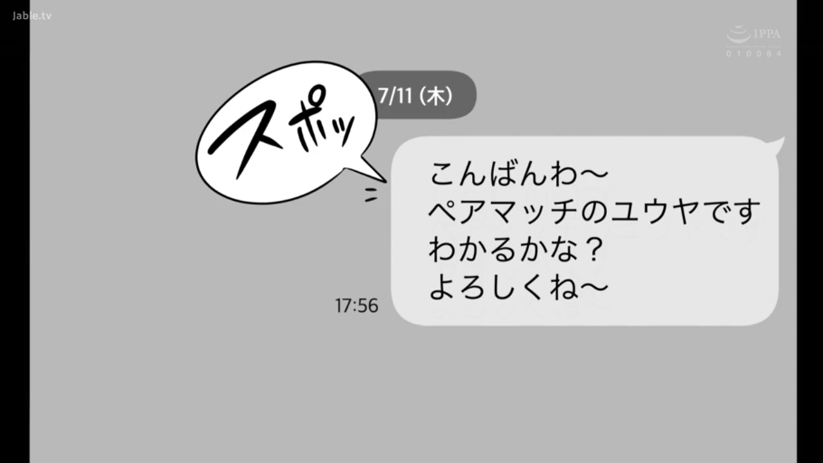 餐厅 · 托腮 · 平静 · 香槟杯 · 浅色背带裙 · Social software interface · 半身像 · Playing with phone
