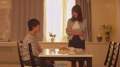 中景 · 站姿 · 微笑 · 对话 · 餐厅 · 针织开衫