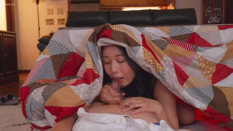 面部 · 俯身 · 专注 · 口交 · 客厅 · 打码 · 内衣 · 被子