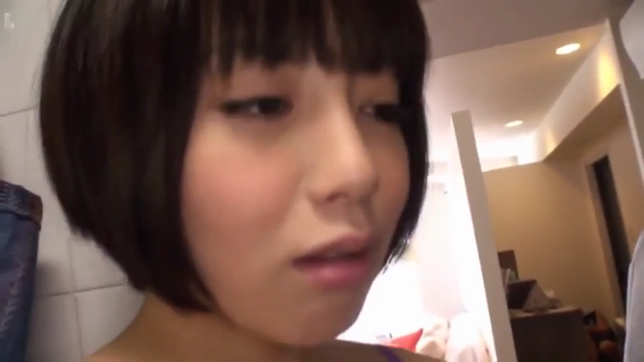 室内 · 脸部特写 · 站立 · 迷离 · 注视 · 紫色吊带 · 短发