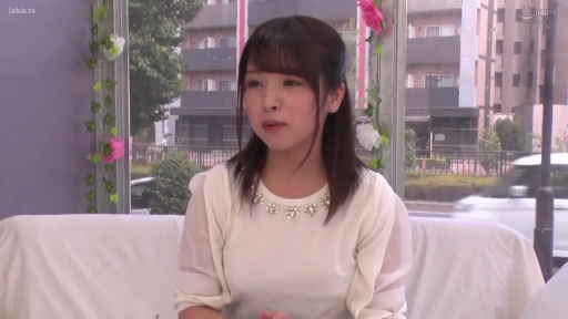 Indoor · Sitting Posture · steady · Accepting an interview · Window · 鲜花 · 白色雪纺衫