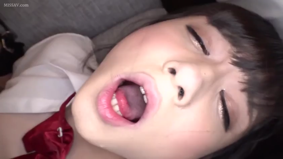 室内 · 脸部特写 · JK制服 · 躺姿