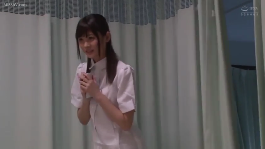 温柔 · 半身特写 · 医院病房 · 白色护士服