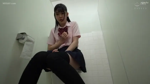 坐姿 · 忧郁 · 校服 · 腿部 · 低视角 · 捂胸 · 马桶 · 厕所隔间