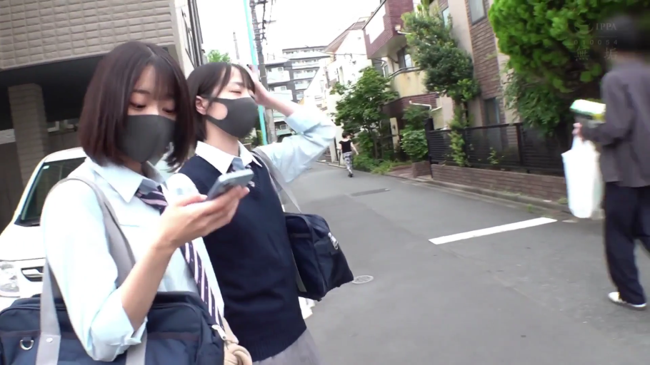 性交 · 全裸 · 愉悦 · 枕头 · 床上 · 卧姿 · 露乳头 · 脸部及胸部特写