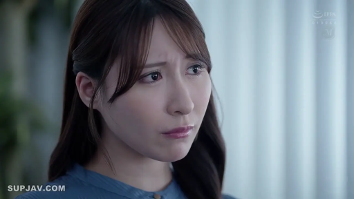 室内 · 面部特写 · 蓝色上衣