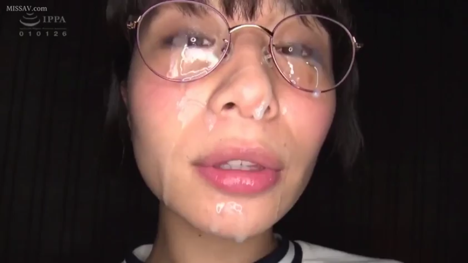 室内 · 脸部特写 · 正面 · T恤