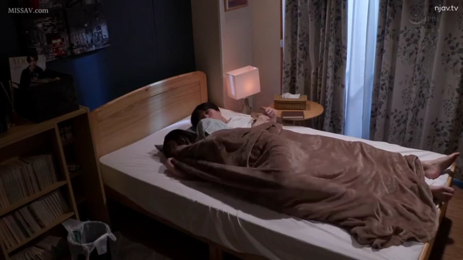 卧室 · 全景 · 床 · 模糊 · 睡衣 · 躺卧 · 亲热