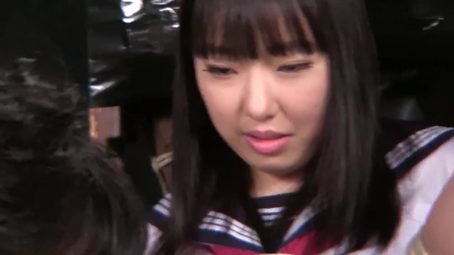 室内 · 低头 · 专注 · 脸部特写 · 水手服 · 亚洲女性