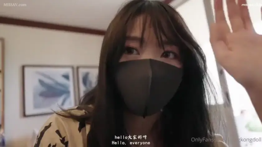 室内 · 脸部特写 · 印花上衣