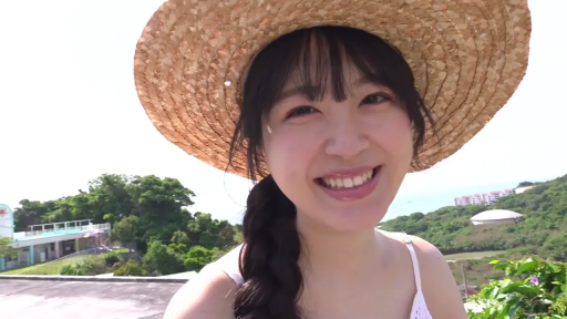 脸部特写 · 户外 · 白色吊带