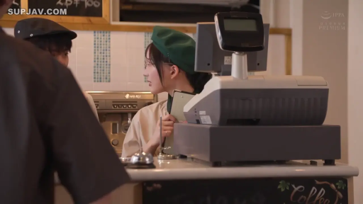 メガネ · 集中 · 站姿 · ベレー帽 · 上半身 · 咖啡厅 · 收银机 · 收银