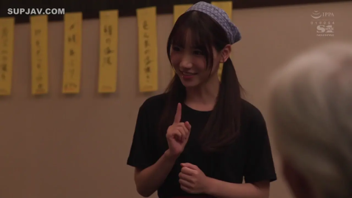 Stand · Smile · Half-body · 餐厅 · 黑色T恤 · 头巾 · 指点手势 · 服务员设定