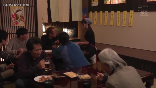 立姿 · 愉悦 · 工作服 · 多人 · 聚餐 · 居酒屋 · 餐饮