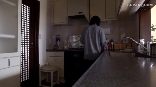 厨房 · 灰色长袖