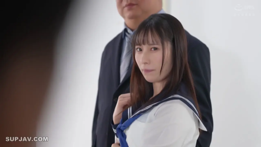 Indoor · Stand · Medium shot · Smile · 保镖 · Eye contact · Suit