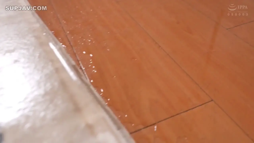 白色短袜 · Lying on back with legs spread · Hazy · masturbation · 私处 · 震动棒 · 储物间 · 杂乱环境