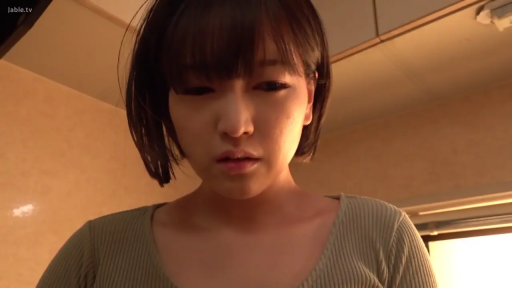 室内 · 忧郁 · 脸部特写 · 凝视 · 短发 · 正面 · 紧身衣