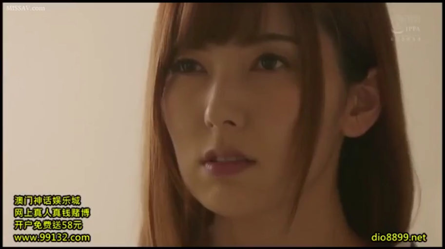 室内 · 脸部特写 · 迷离 · 凝视 · 长发 · 正面