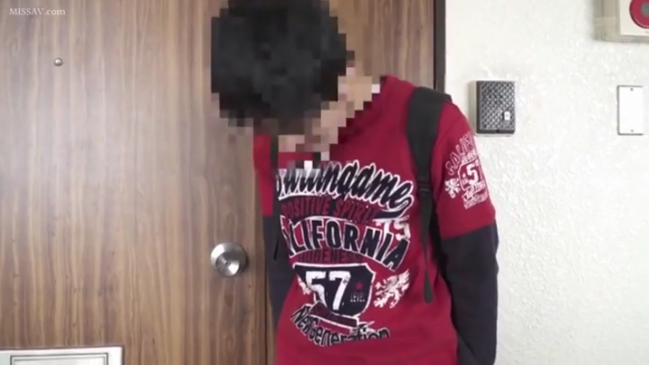 Stand · Medium shot · At the door · Waiting · 红色卫衣