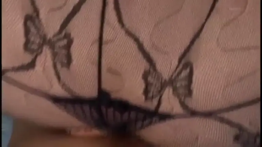 室内 · 俯卧 · 阴部特写 · 性展示 · 黑色花纹丝袜 · 微距拍摄