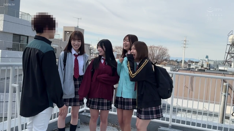 Whole body · Stand · JK Uniform · Smile · 互动 · 背包 · 楼顶 · 户外多人