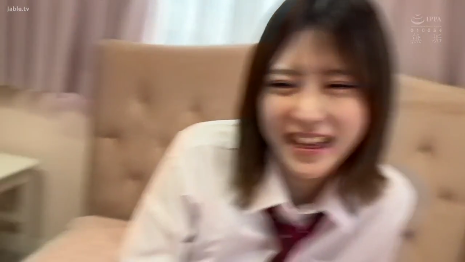 坐姿 · 卧室 · 面部特写 · JK制服