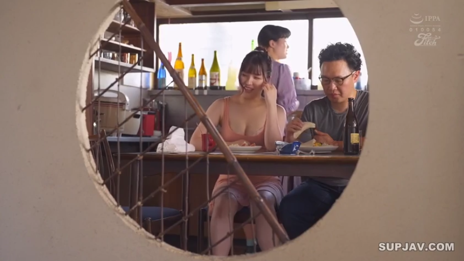 室内 · 角色扮演 · 站立 · 微笑 · 半身 · 注视 · 女仆装 · 吊灯
