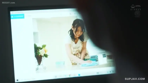 专注 · 电脑 · 弯腰 · 厨房 · 围裙 · 人妻 · 屏幕截图 · 打扫