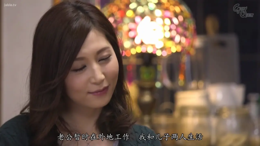 Sitting Posture · Conversation · Whole body · 居家 · 餐桌 · Kitchen · 针织开衫 · 温和