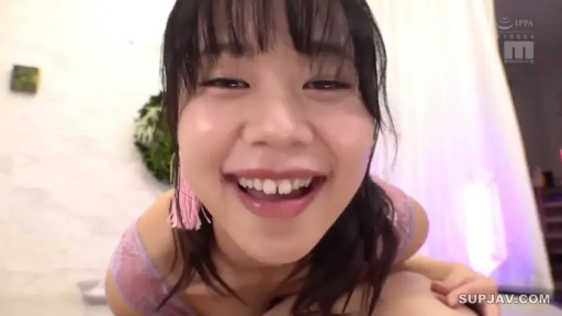 室内 · 微笑 · 脸部大特写 · 凑近 · 开朗 · AV截图 · 粉色吊带蕾丝 · 流苏耳坠