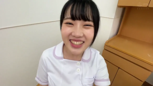 室内 · 护士服 · 顔部のクローズアップ · 对视 · 正面 · 柜子 · 輝く笑顔