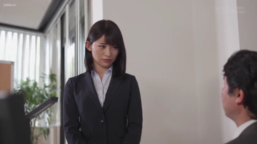 交谈 · 严肃 · 办公室 · 办公桌 · 站姿 · 西装 · 职场