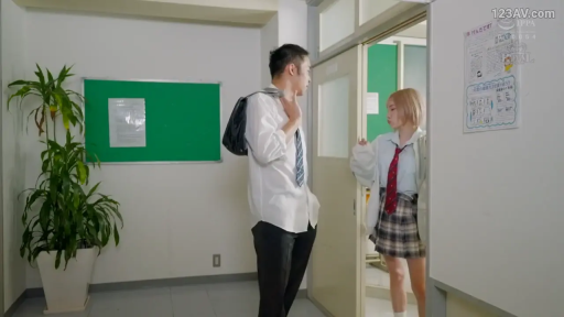 领带 · 学校走廊