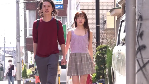 全景 · 自然 · 街道 · 行走 · 日常服饰 · 背包 · 情侣 · 牵手