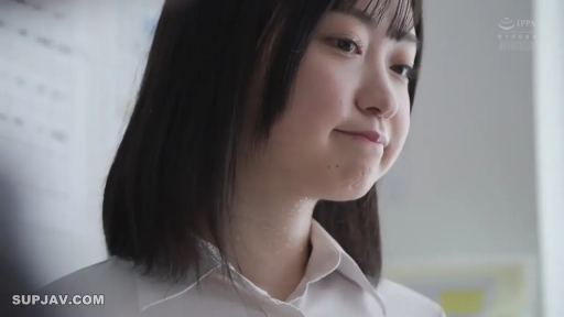 Indoor · Stand · Hazy · white shirt · 擦汗 · 颈部 · 皮肤汗液