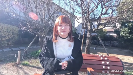 坐姿 · 愉悦 · 俯拍 · 暴露 · 卫生间 · 马桶 · 黑色连体衣 · 俯视角度