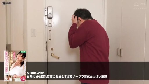 胸部特写 · 站立 · 玄关 · 无内衣背心