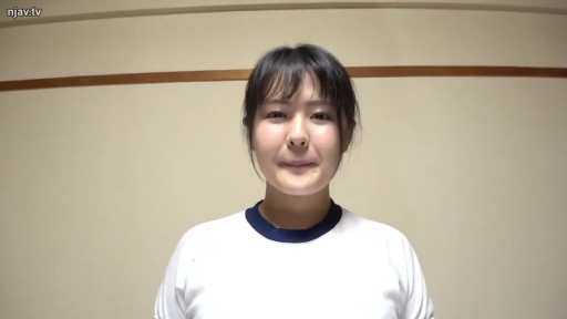 室内 · 微笑 · 面部特写 · 正坐 · 注视镜头 · 长发 · 体操服